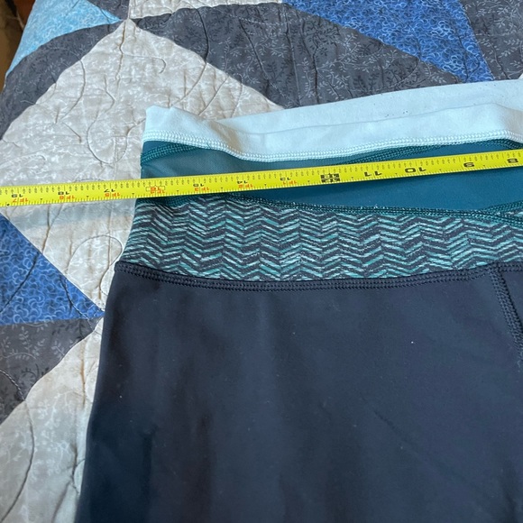 Lululemon flare like new🦋🌺☘️☘️ - Picture 4 of 12